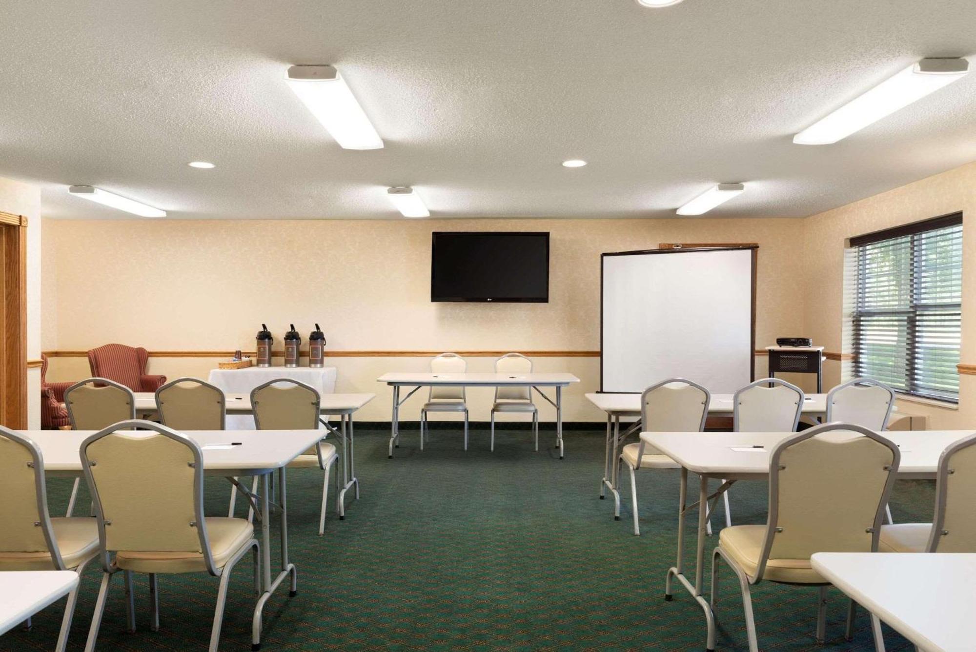 Country Inn & Suites By Radisson, Mason City, Ia מראה חיצוני תמונה
