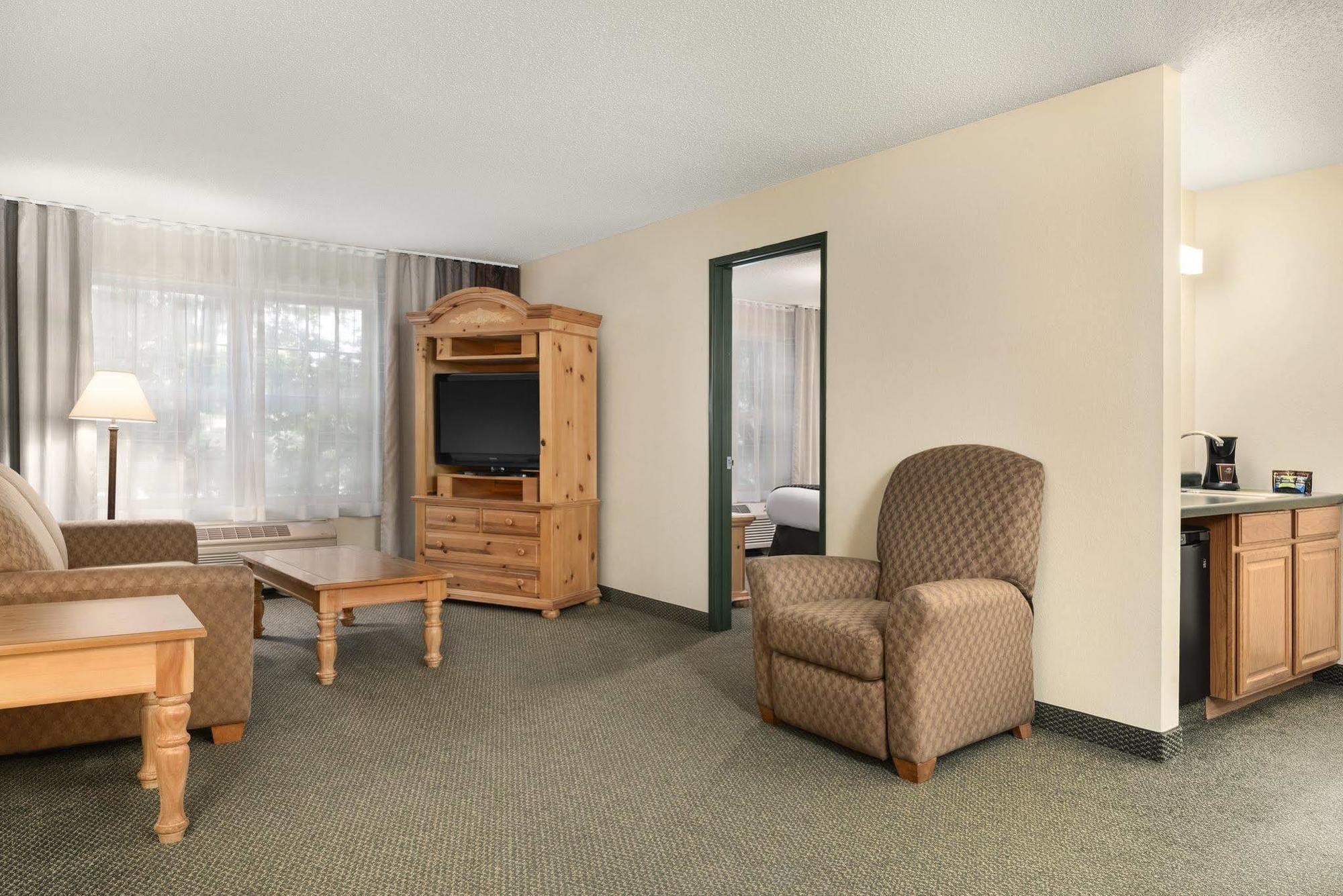 Country Inn & Suites By Radisson, Mason City, Ia מראה חיצוני תמונה